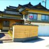 売戸建住宅【B083】　車庫2台、計100坪以上の広さを誇る大型日本家屋。